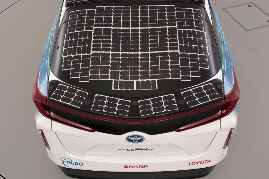 Детали экстерьера Toyota Prius PHV Solar-Powered Drive by Sharp 2019 года  (фото 11 из 13)